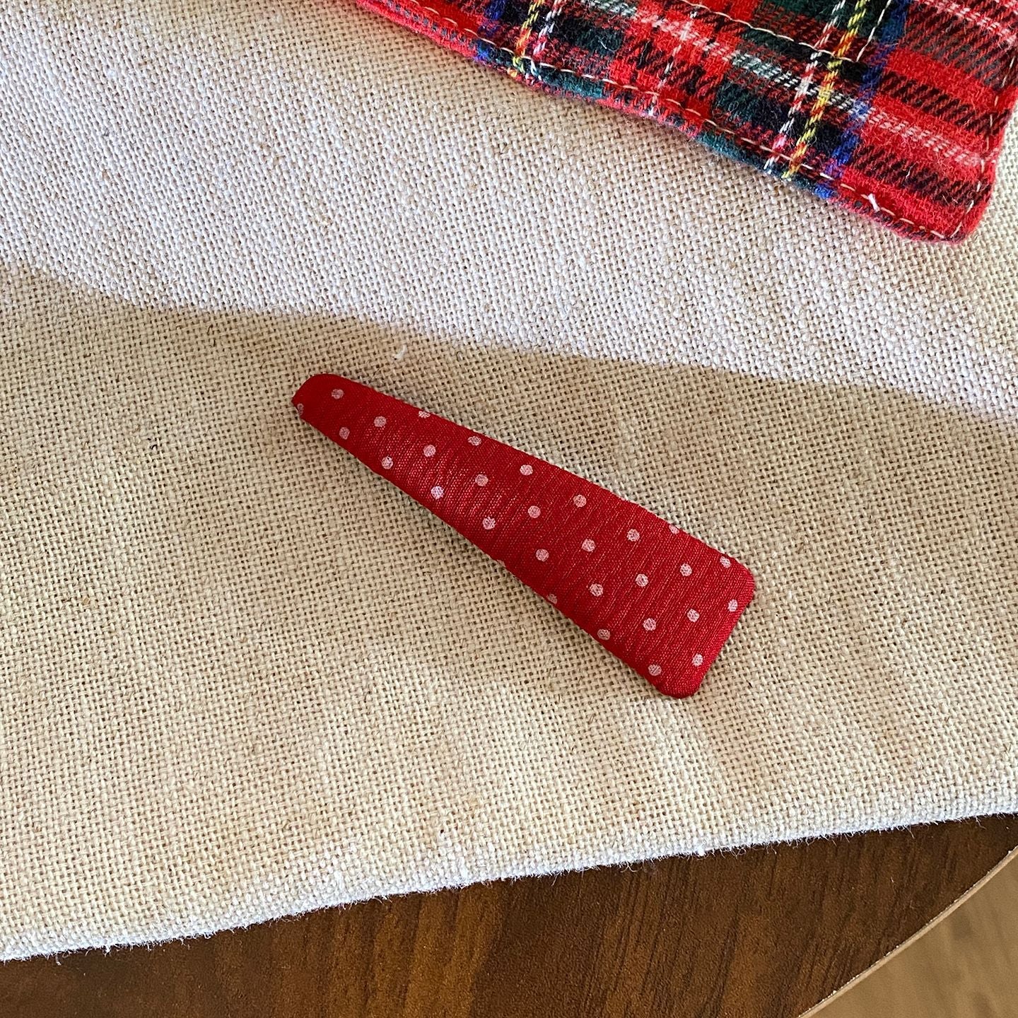 紅色布面波點復古髮夾