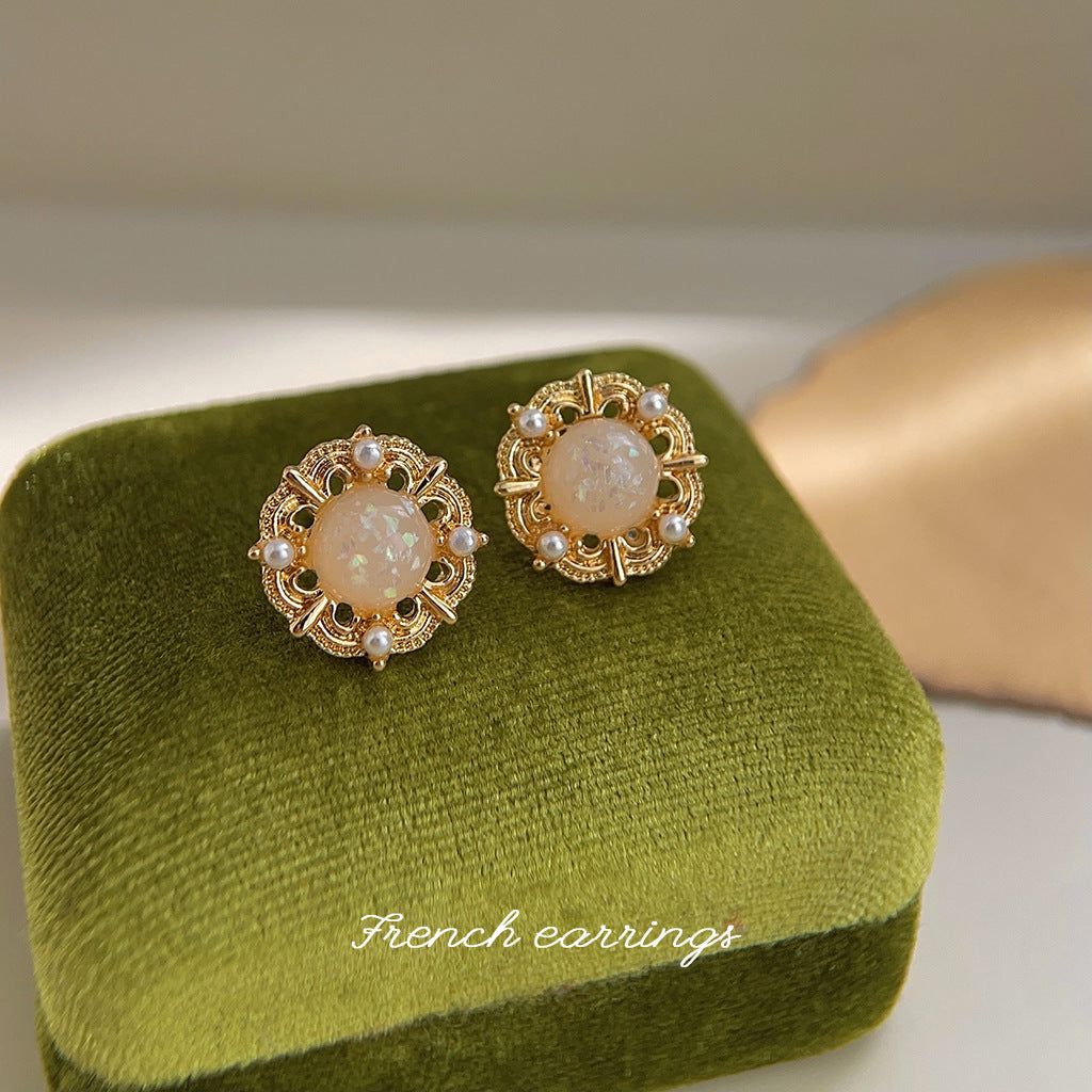 銀針復古耳釘－純情白款細節｜https://igowo.tw/