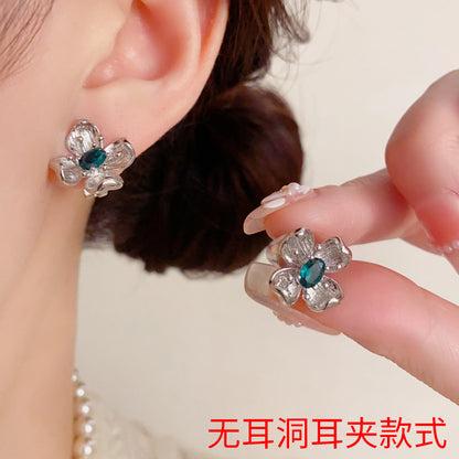 金屬花朵簡約耳夾－商品主圖｜https://igowo.tw/