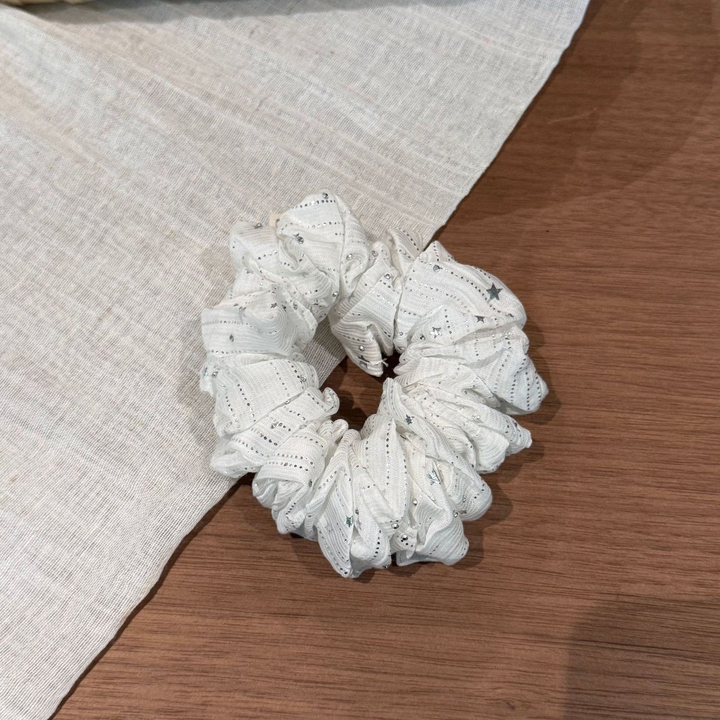 大腸圈鑲鑽髮圈－粉色大號款細節｜https://igowo.tw/