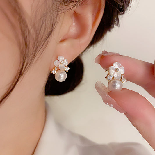 珍珠花朵耳釘－商品主圖｜https://igowo.tw/