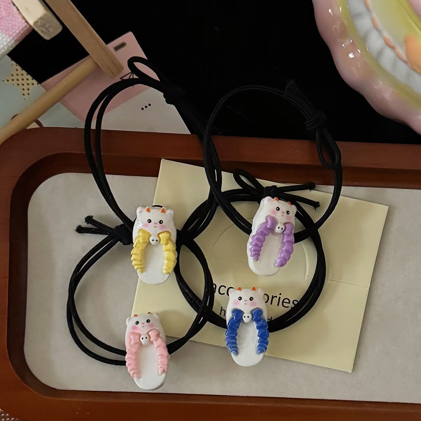 黑色小熊卡通髮圈－紫色小熊髮圈款實拍｜https://igowo.tw/