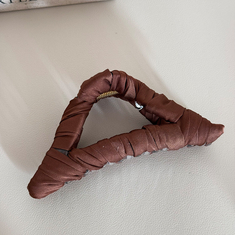 棕色布面纏繞鯊魚夾－細節特寫14｜https://igowo.tw/