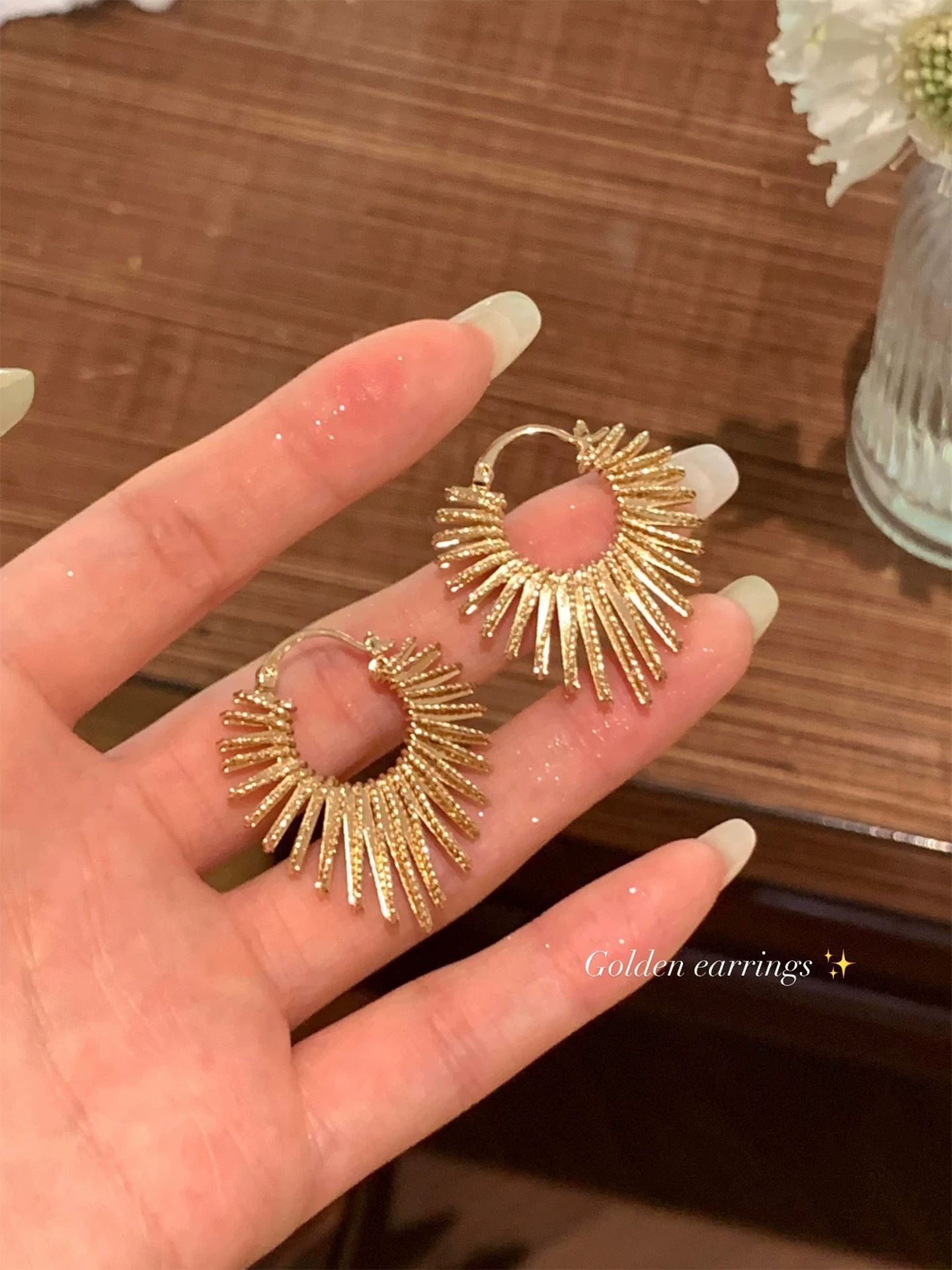 金色太陽花誇張耳環
