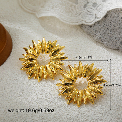 金色太陽花復古耳釘－細節特寫4｜https://igowo.tw/