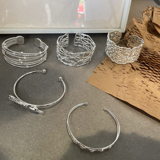 韓系金屬風鏤空手鐲簡約輕奢高級感手環女小眾精致冷淡風手飾批發