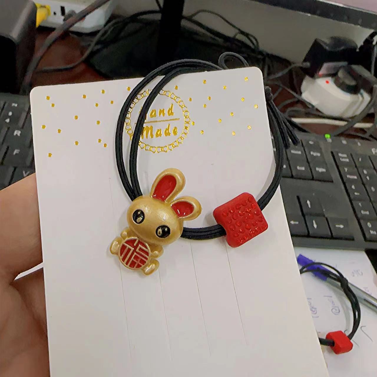 紅色兔子髮圈－細節特寫4｜https://igowo.tw/