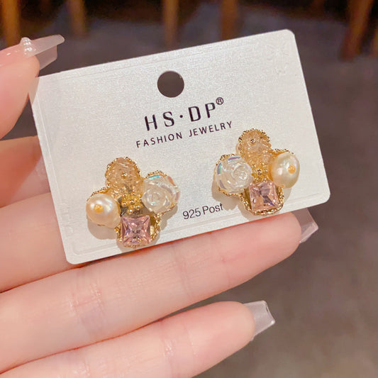 珍珠花朵耳釘－商品主圖｜https://igowo.tw/