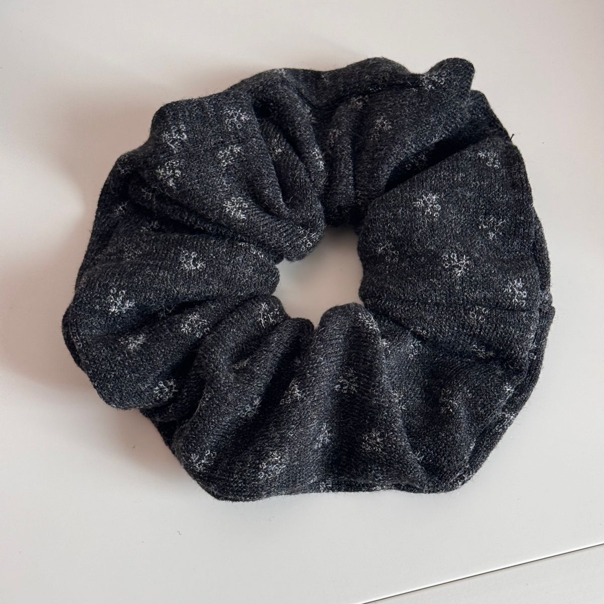 布面碎花髮箍－細節特寫6｜https://igowo.tw/