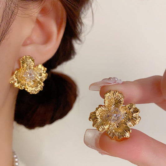 金屬花朵復古耳釘－商品主圖｜https://igowo.tw/