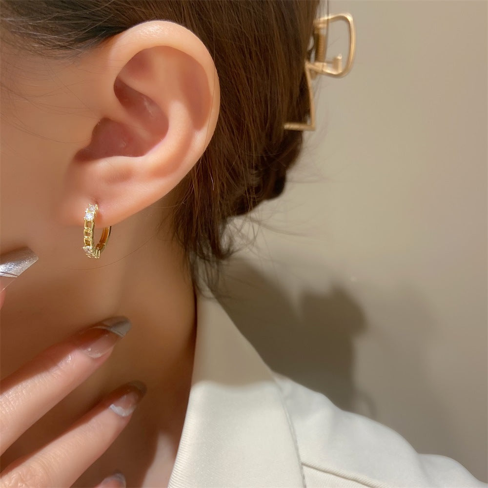 金色鋯石波浪鑲鑽耳扣－第二視角實拍｜https://igowo.tw/