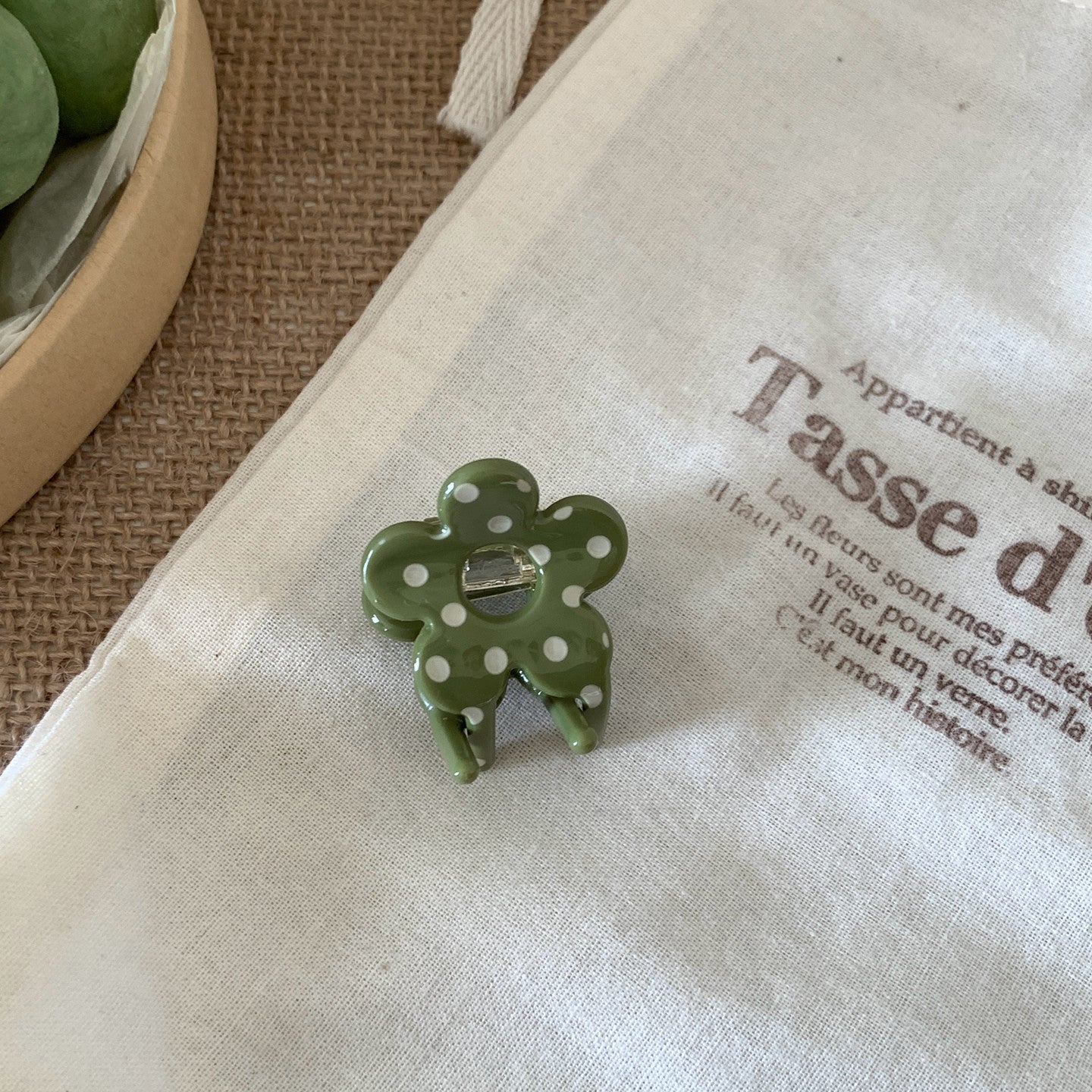 醋酸板材精雕鯊魚夾－酒紅款細節｜https://igowo.tw/