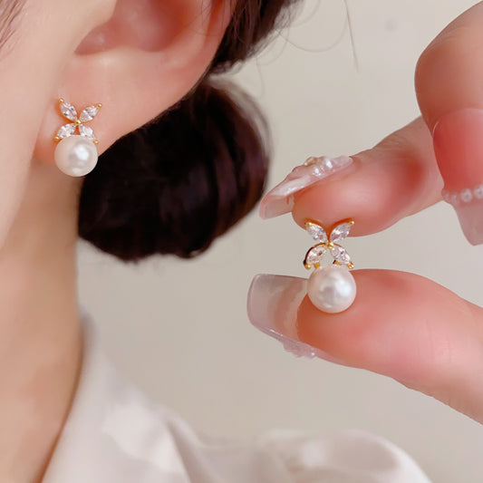 珍珠鋯石花朵小巧耳釘－商品主圖｜https://igowo.tw/