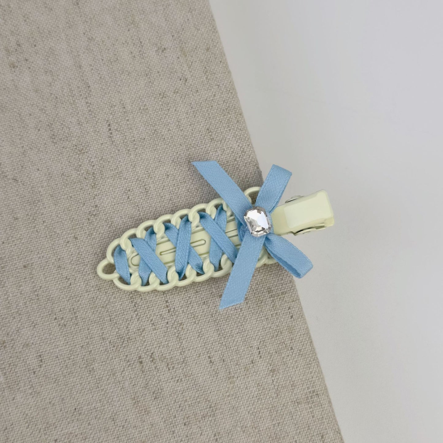 緞帶蝴蝶結髮夾－玫粉結黑色夾款細節｜https://igowo.tw/