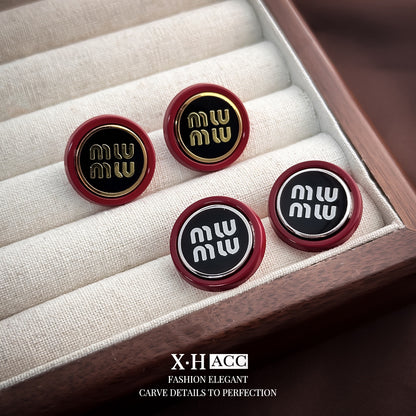 復古紅銀針字母耳釘－銀針-銀邊款實拍｜https://igowo.tw/