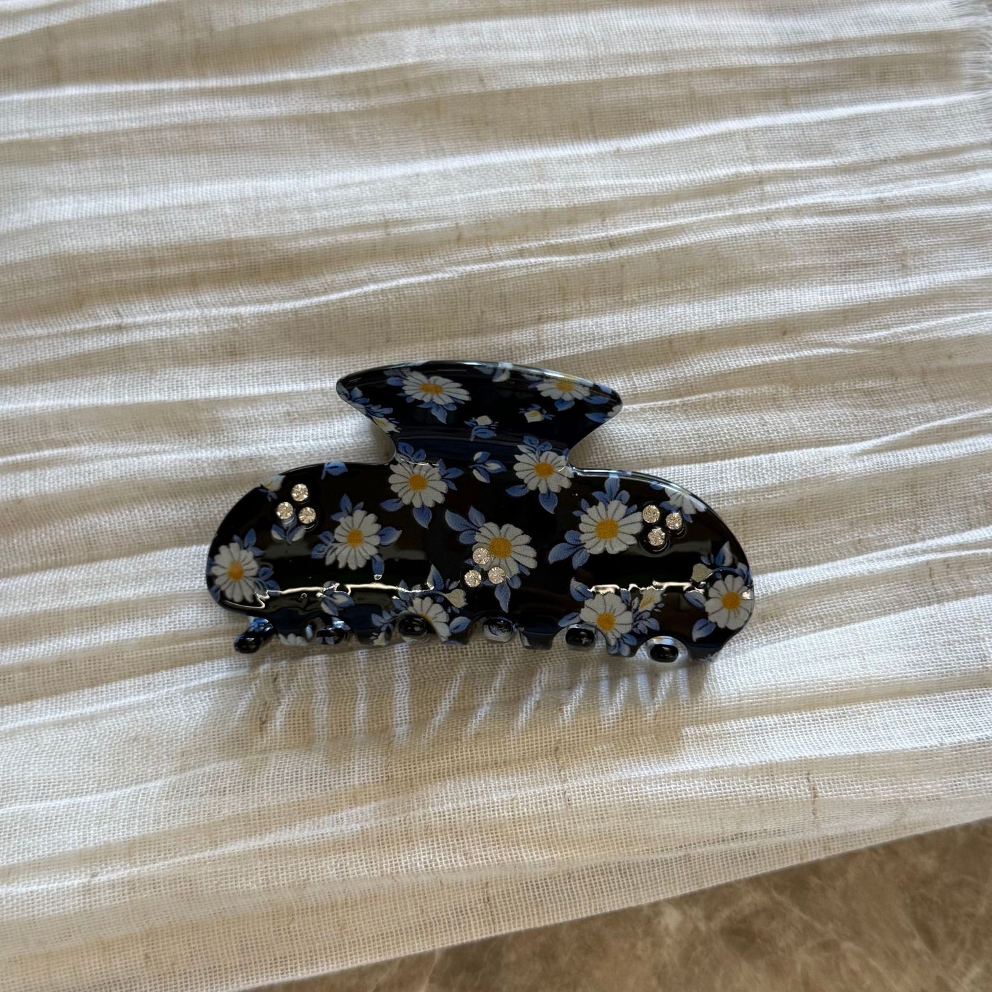 醋酸板材碎花鯊魚夾－大號黑色款細節｜https://igowo.tw/