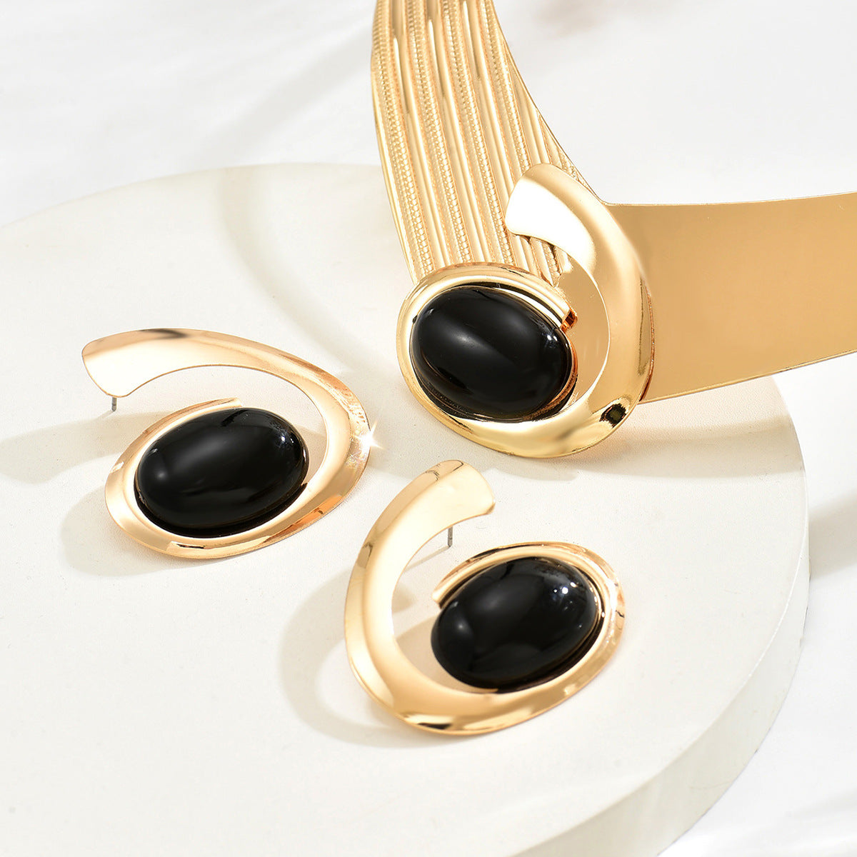天然石幾何鑲鑽項鍊－細節特寫1｜https://igowo.tw/