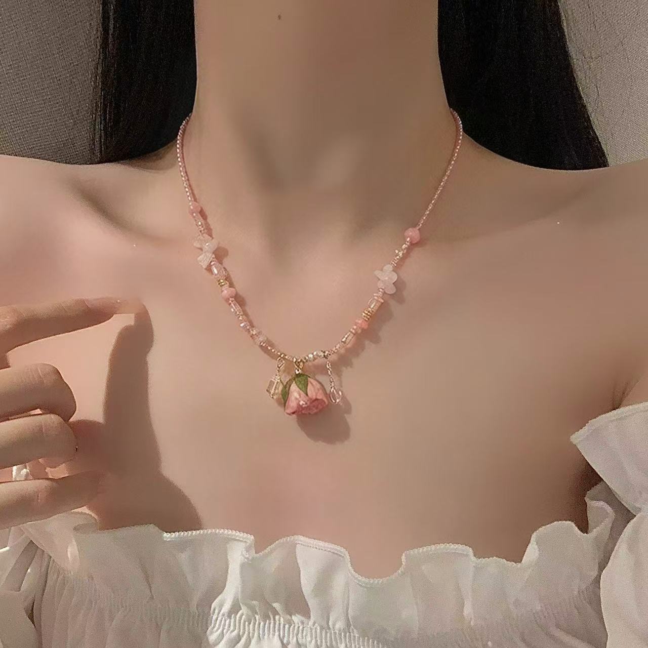 串珠玫瑰墜飾項鍊－商品主圖｜https://igowo.tw/
