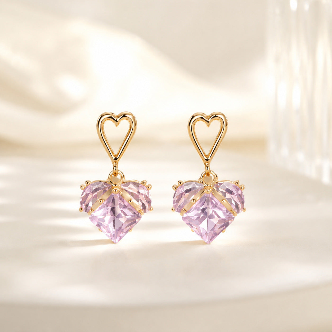 水晶鋯石愛心小巧耳釘－商品主圖｜https://igowo.tw/