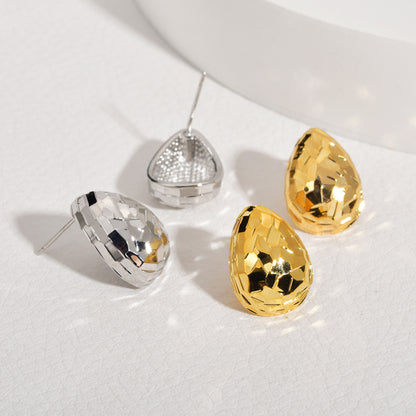 金色鋯石水滴簡約耳釘－細節特寫2｜https://igowo.tw/
