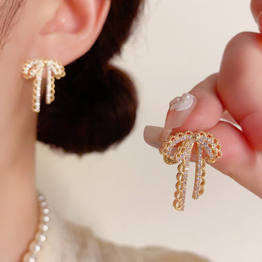 蕾絲蝴蝶結鑲鑽耳釘－商品主圖｜https://igowo.tw/
