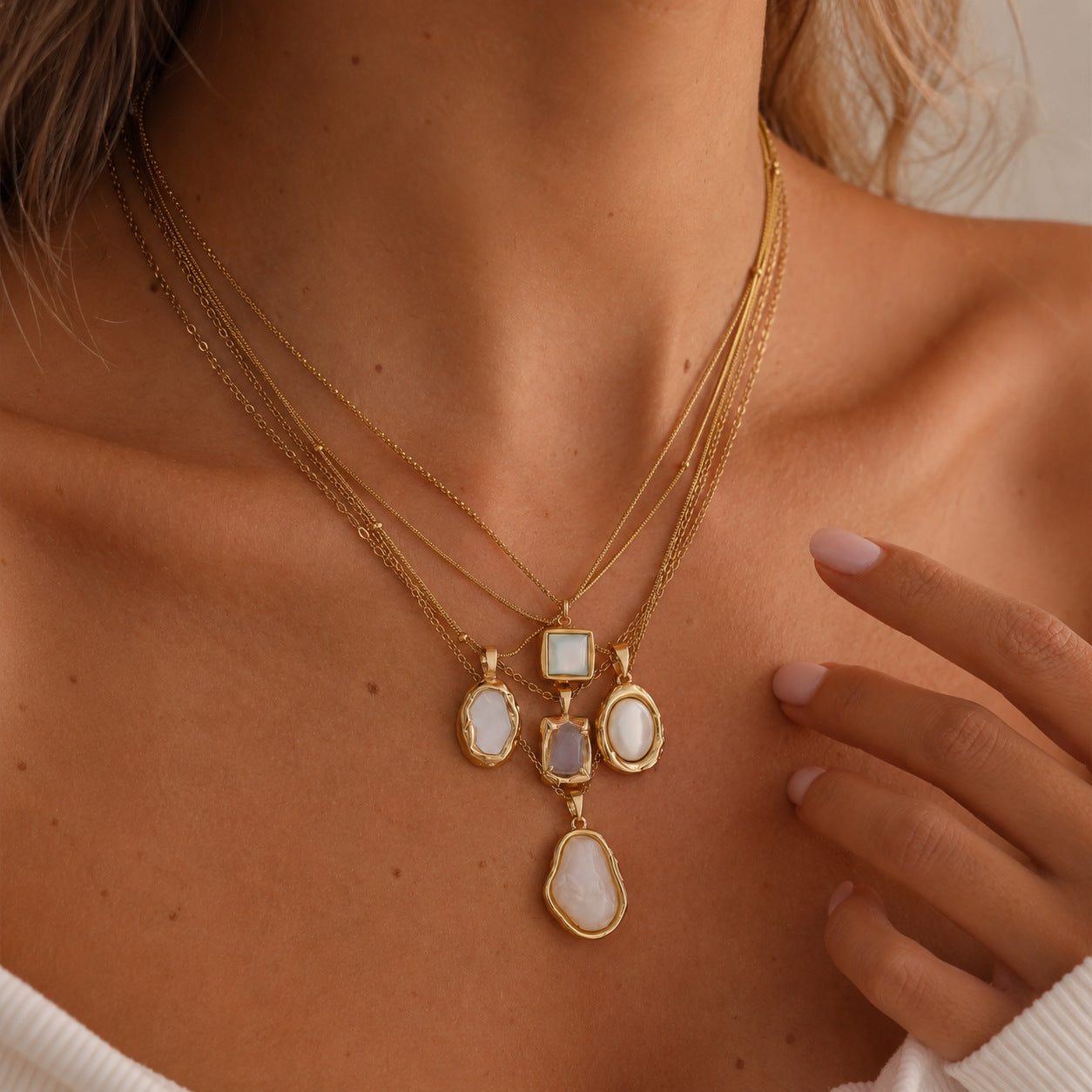 貝母樹脂鏈條墜飾項鍊－細節特寫1｜https://igowo.tw/