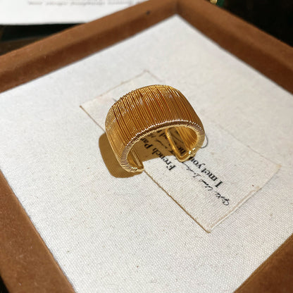 棕色橢圓鑲鑽戒指
