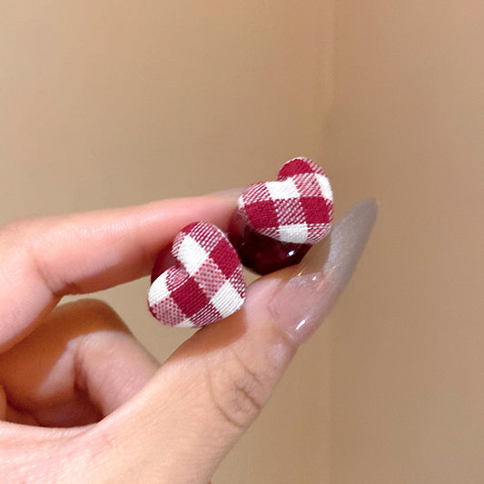 紅色愛心垂墜簡約耳環－商品主圖｜https://igowo.tw/