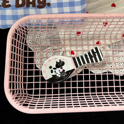 黑色貓咪格紋髮夾－粉色波點黑髮夾款細節4｜https://igowo.tw/
