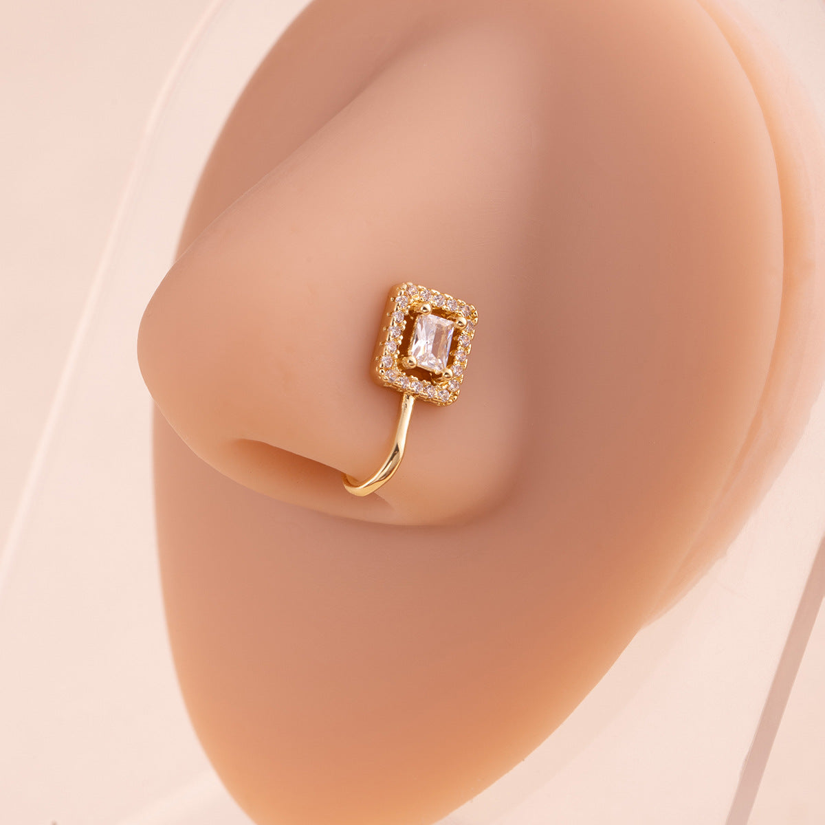 金色愛心U形鑲鑽飾品－3/愛心款細節｜https://igowo.tw/