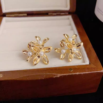珍珠金屬花朵復古耳釘－第二視角實拍｜https://igowo.tw/