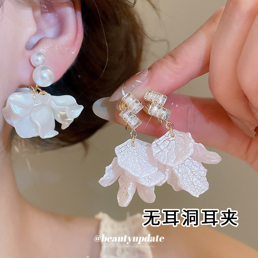 耳夾~法式復古高級感花瓣珍珠耳環小眾設計感超仙氣質百搭耳飾女