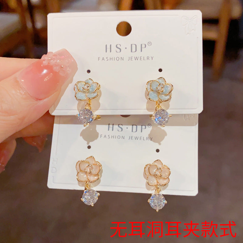 琺瑯花朵鑲鑽耳夾－商品主圖｜https://igowo.tw/