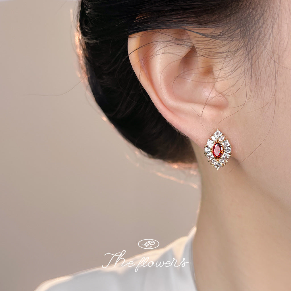 紅色鋯石鑲鑽耳釘－原創版權耳夾款實拍｜https://igowo.tw/
