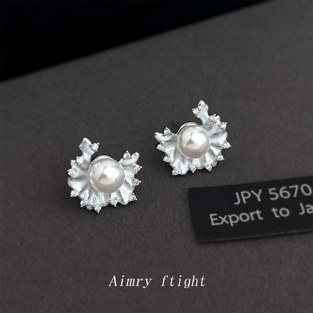 鋯石微鑲簡約耳釘－彩鋯花朵耳釘款細節｜https://igowo.tw/