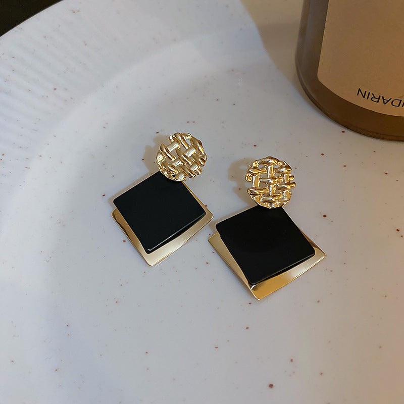 黑色鋯石銀針花朵耳環－細節特寫16｜https://igowo.tw/