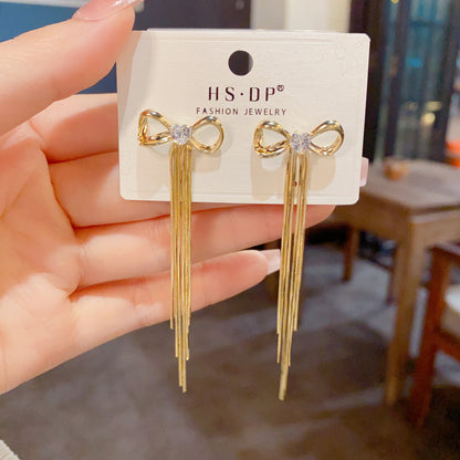 金屬蝴蝶結流蘇耳墜－商品主圖｜https://igowo.tw/