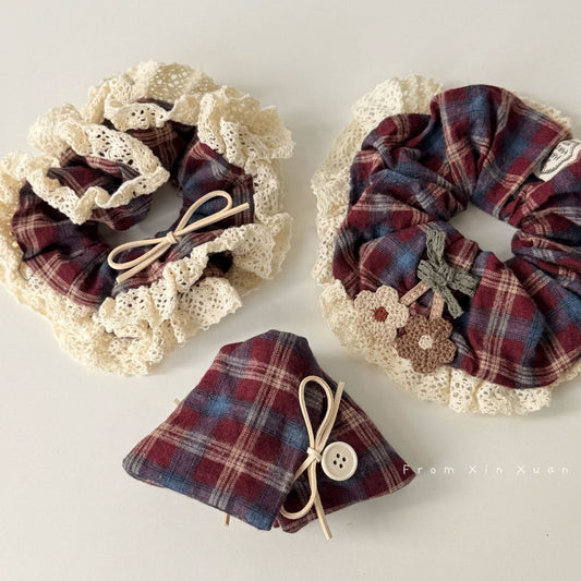 紅色蕾絲格紋刺繡髮圈－商品主圖｜https://igowo.tw/