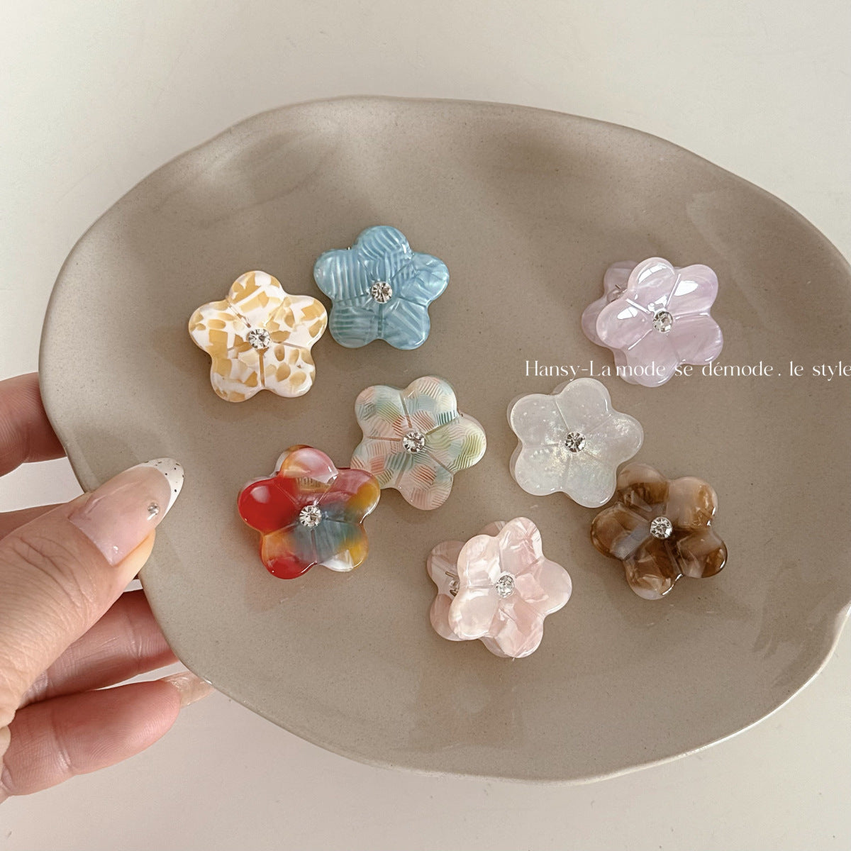 醋酸板材碎花鯊魚夾－商品主圖｜https://igowo.tw/