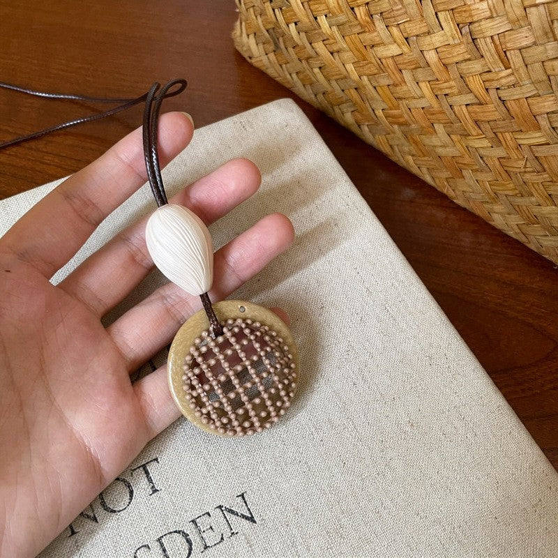 棕色樹脂墜飾復古項鍊－6#項鍊-咖色款細節｜https://igowo.tw/
