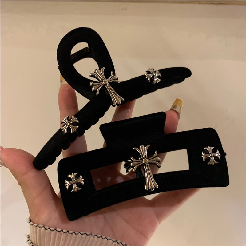 黑色絨面十字髮夾－2#水滴BB夾款實拍｜https://igowo.tw/