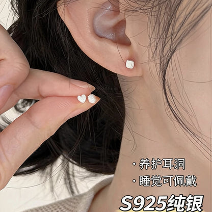 銀針愛心圓形簡約耳釘－通體純銀-圓形款實拍｜https://igowo.tw/