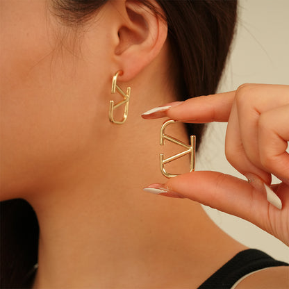 銀針字母方形簡約耳釘－銀針-銀色款實拍｜https://igowo.tw/