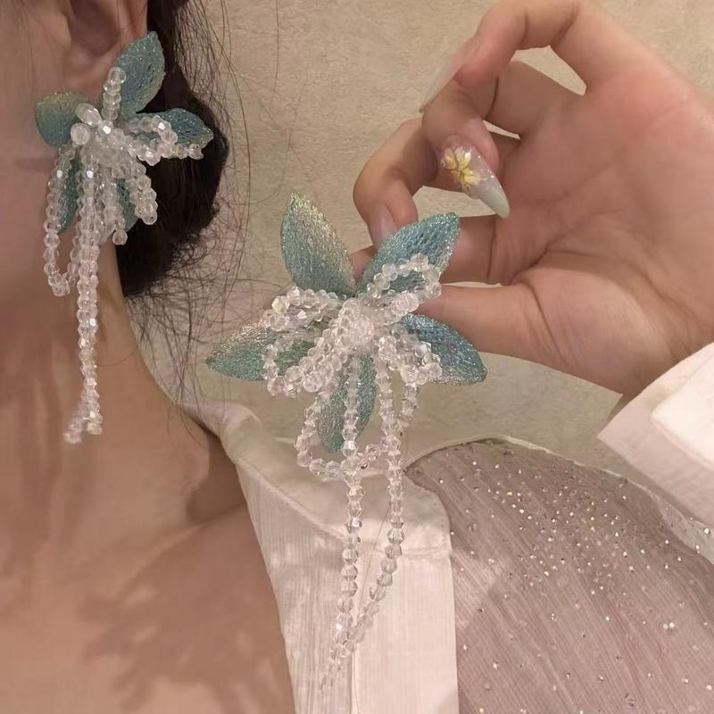 珍珠銀針花朵流蘇耳釘－商品主圖｜https://igowo.tw/