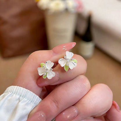 花朵小巧耳釘