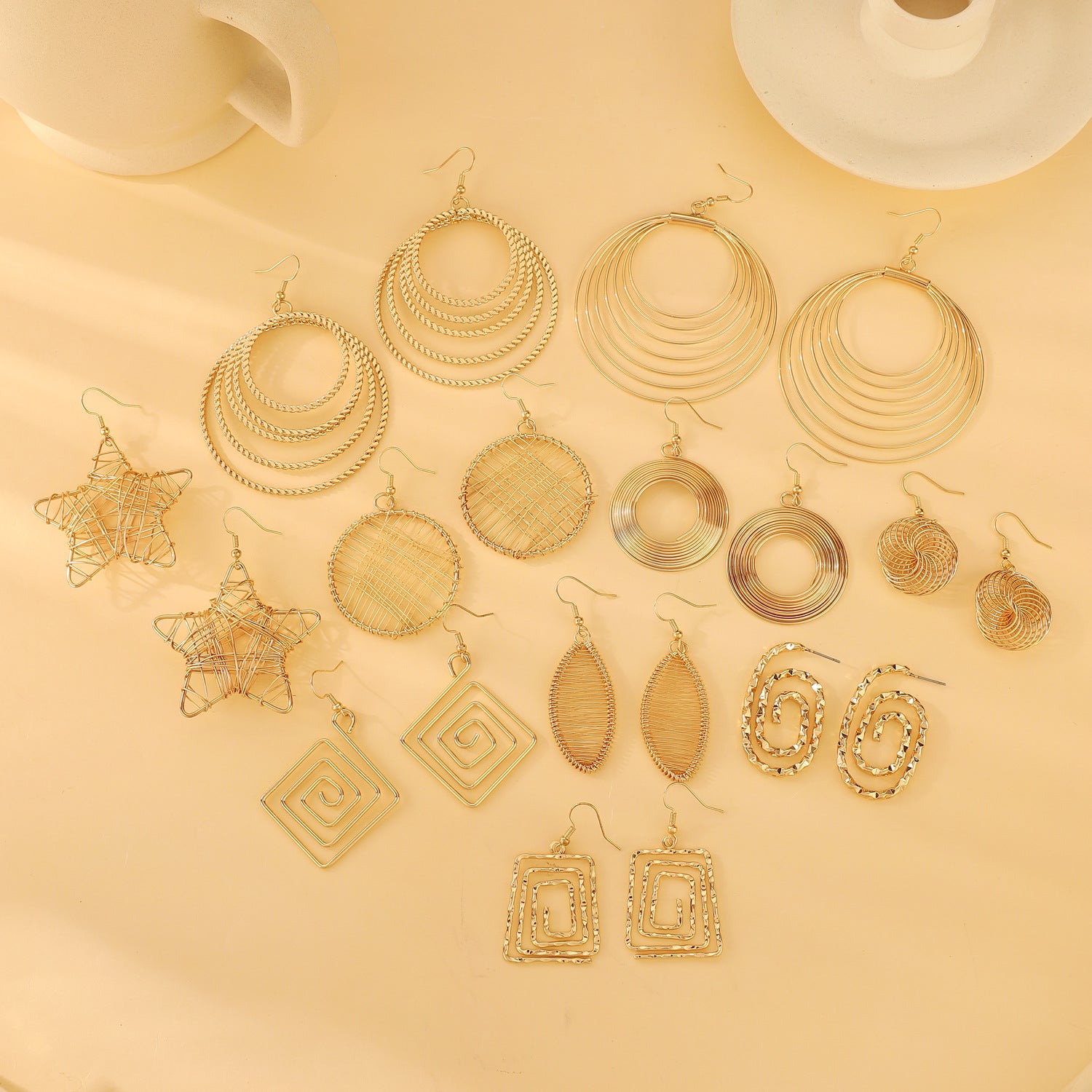 金屬星星扭紋鏤空耳環－商品主圖｜https://igowo.tw/