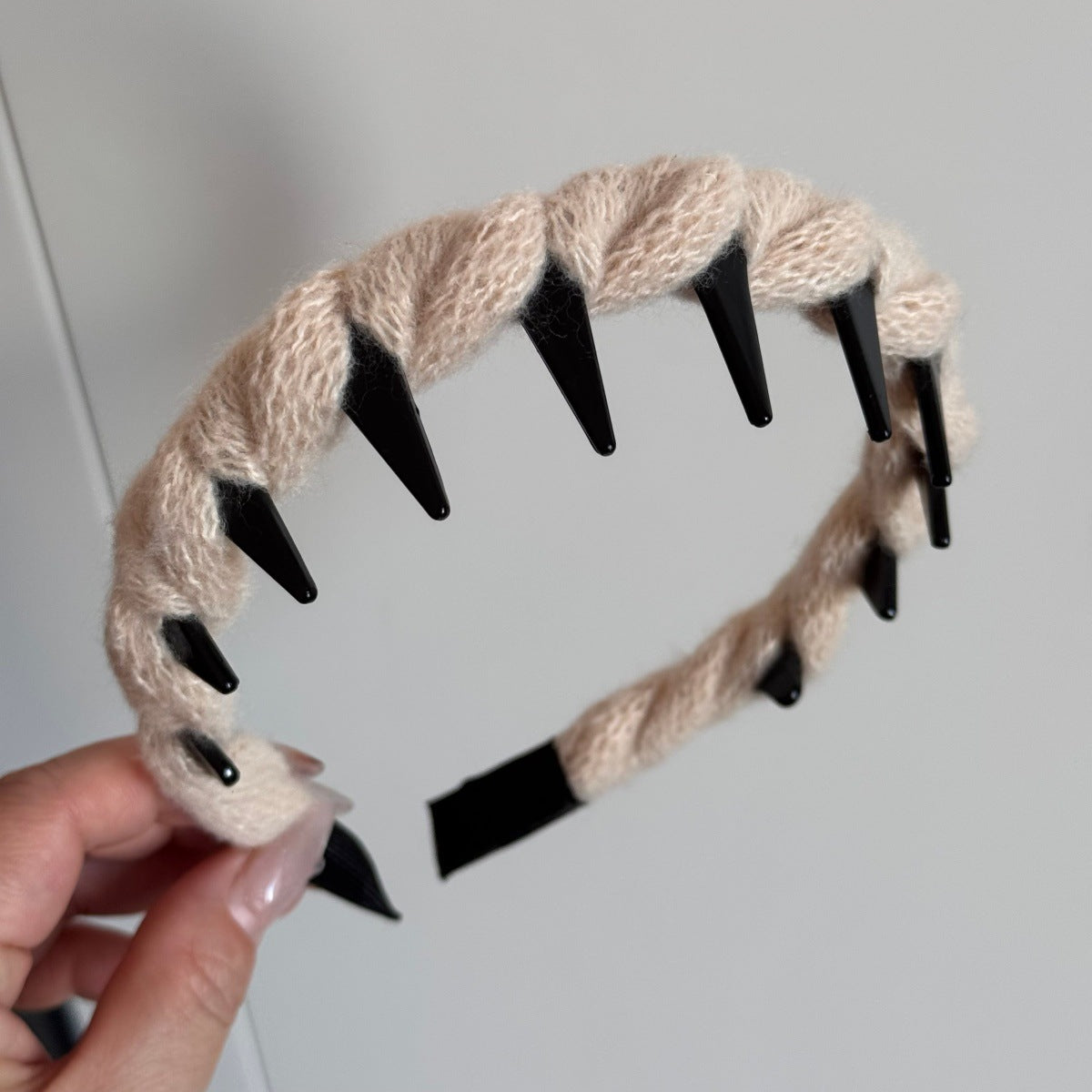 纏繞簡約髮箍－細節特寫5｜https://igowo.tw/