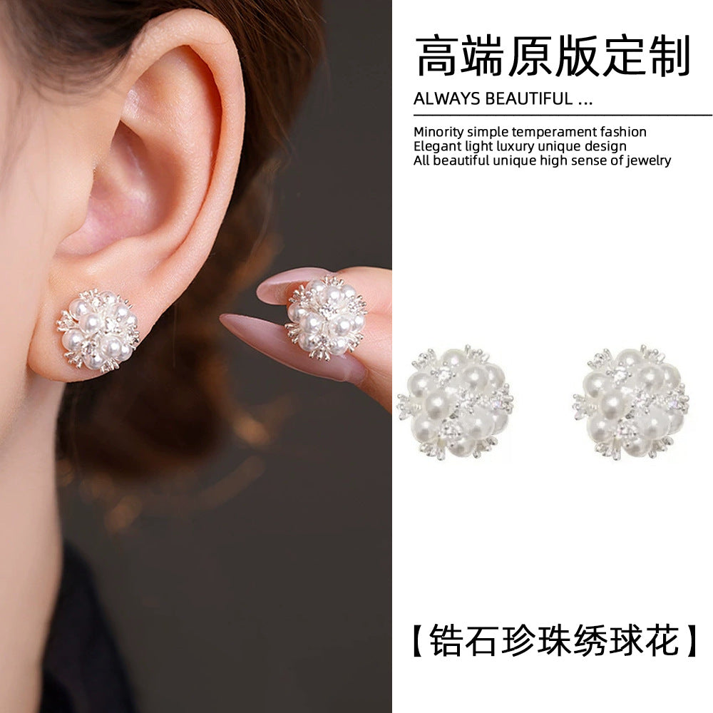 珍珠鋯石花朵小巧耳釘－商品主圖｜https://igowo.tw/