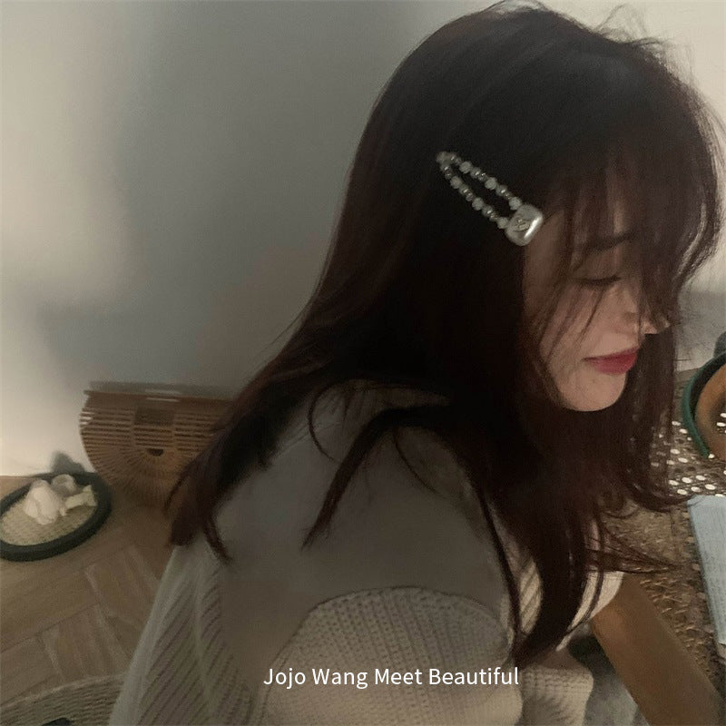 珍珠蝴蝶結簡約髮夾－愛心蝴蝶結款實拍｜https://igowo.tw/
