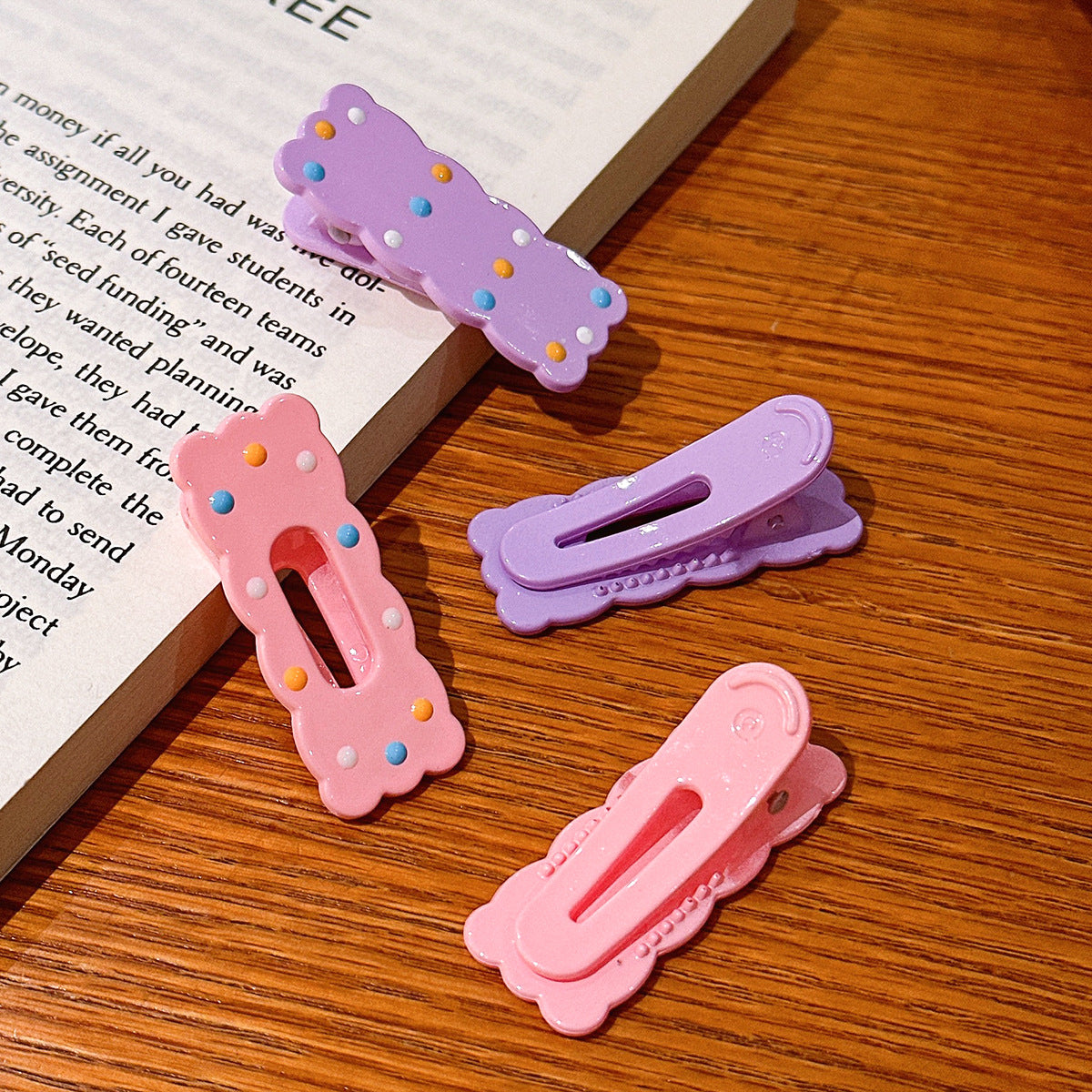 繽紛波點雲朵髮夾－細節特寫2｜https://igowo.tw/